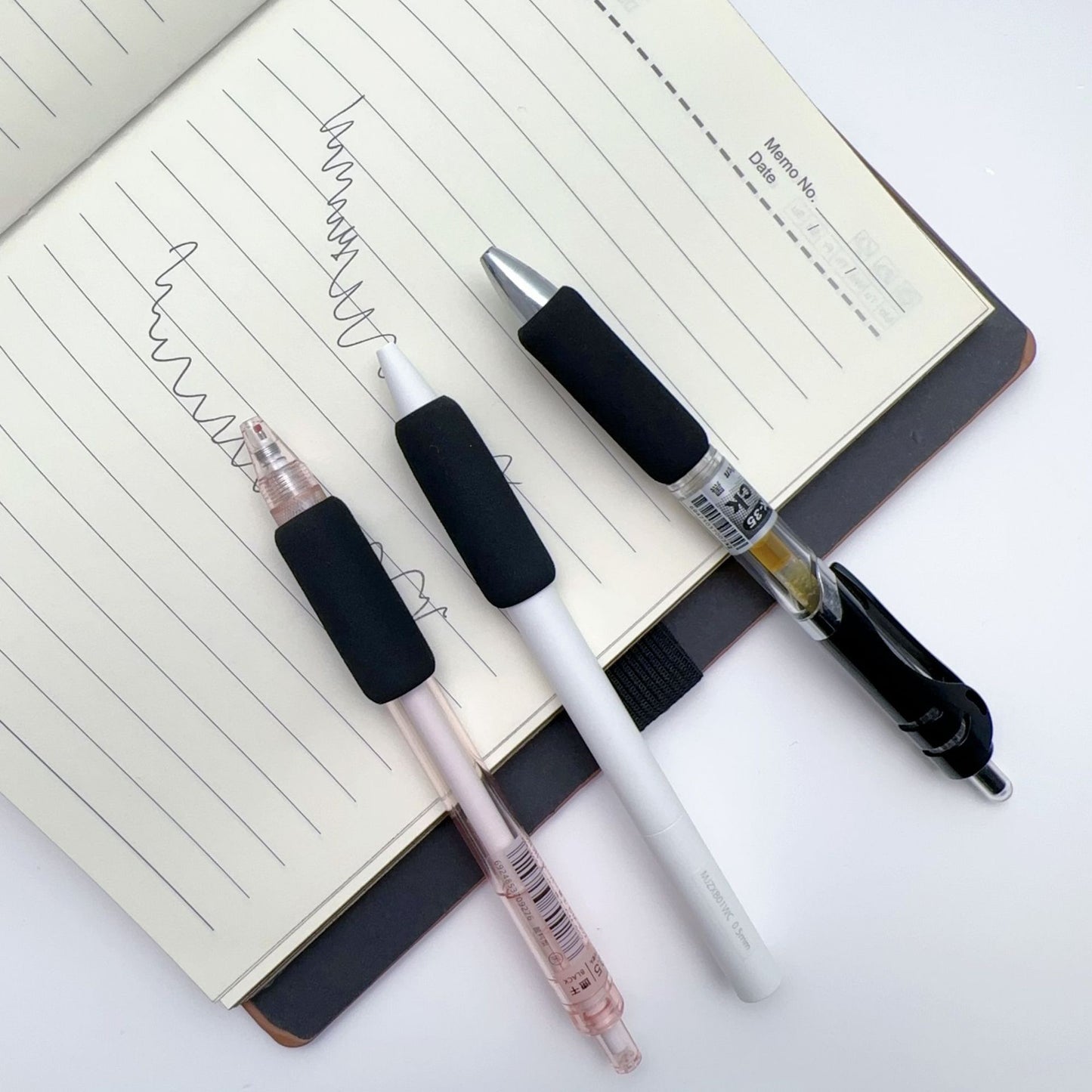 Large Black Sponge Pen Grip – Soft Comfort Sleeve for Ballpoint & Gel Pens (Ø9mm)