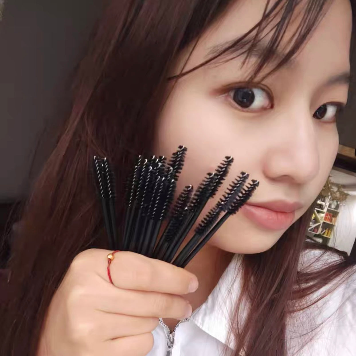 Doppelt verwendbare schwarze Spiralbürste für Augenbrauen und Wimpern