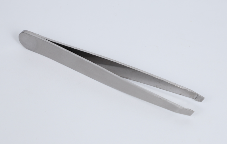 Professional Stainless Steel Grooming Set – Slant Tweezers & Precision Scissors