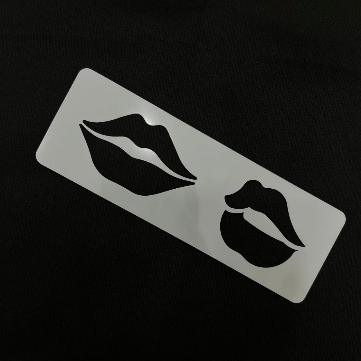 🔥 3-in-1 Eyebrow & Lip Shaping Stencil Set